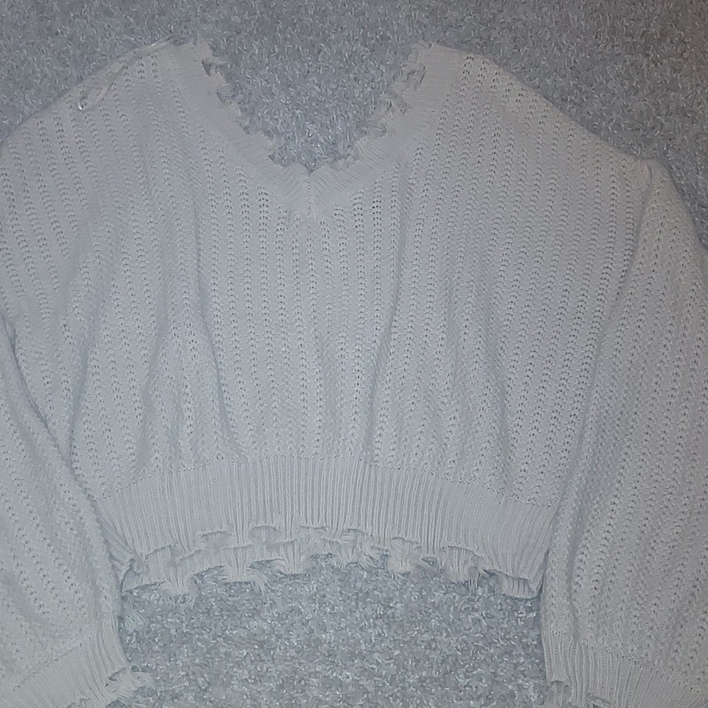 4/$18 Womans tan cropped v neck sweater